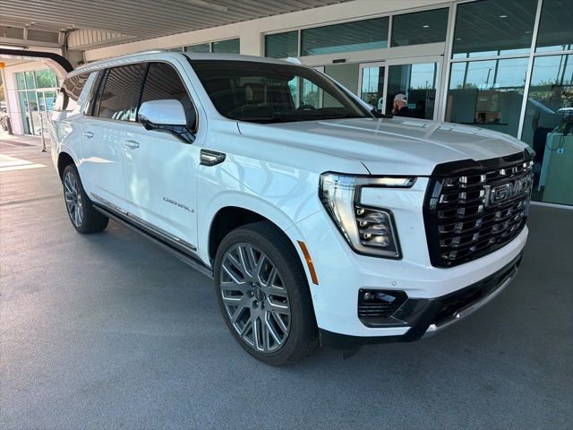 Used 2025 GMC Yukon XL Denali Ultimate AWD/4WD image 1