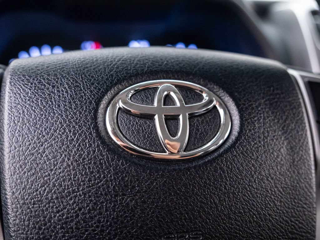 Used 2019 Toyota 4Runner SR5 AWD/4WD image 29