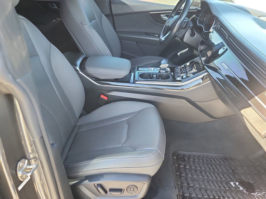 Used 2021 Audi Q8 Prestige w/ Prestige Package image 16