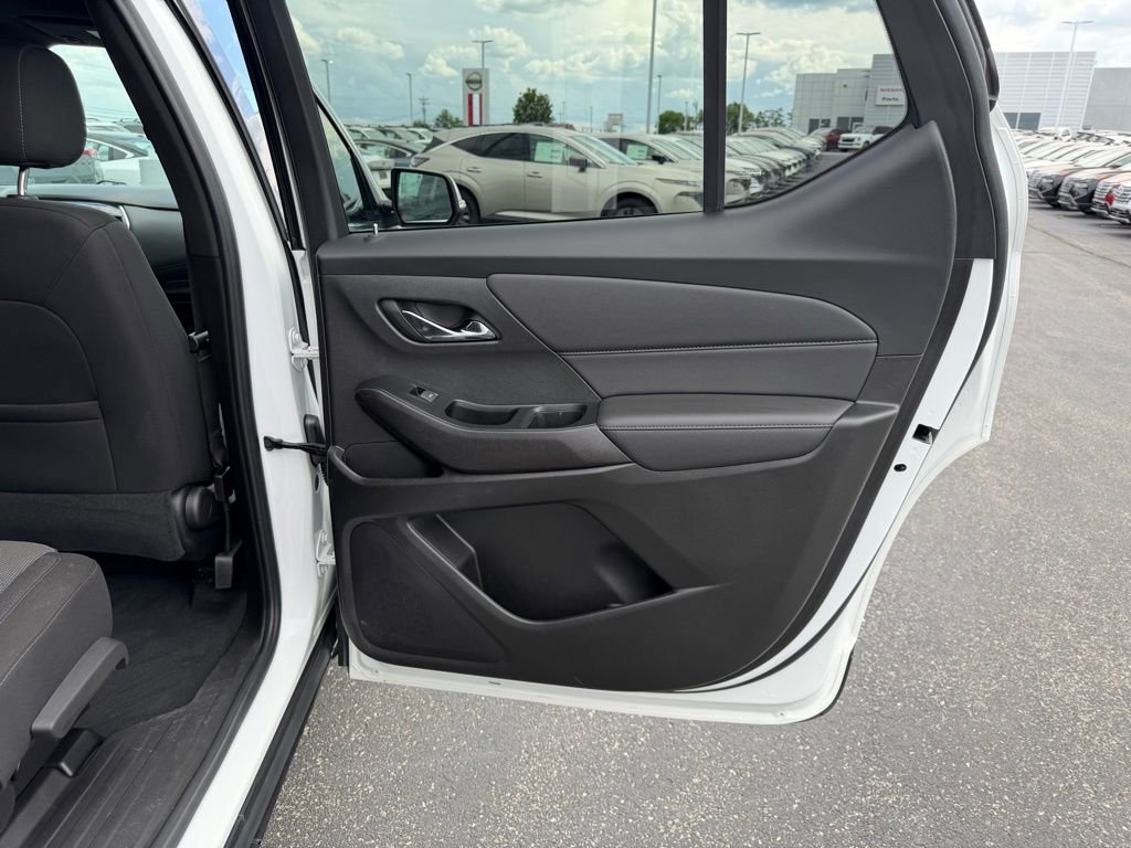 Used 2023 Chevrolet Traverse LT FWD image 21