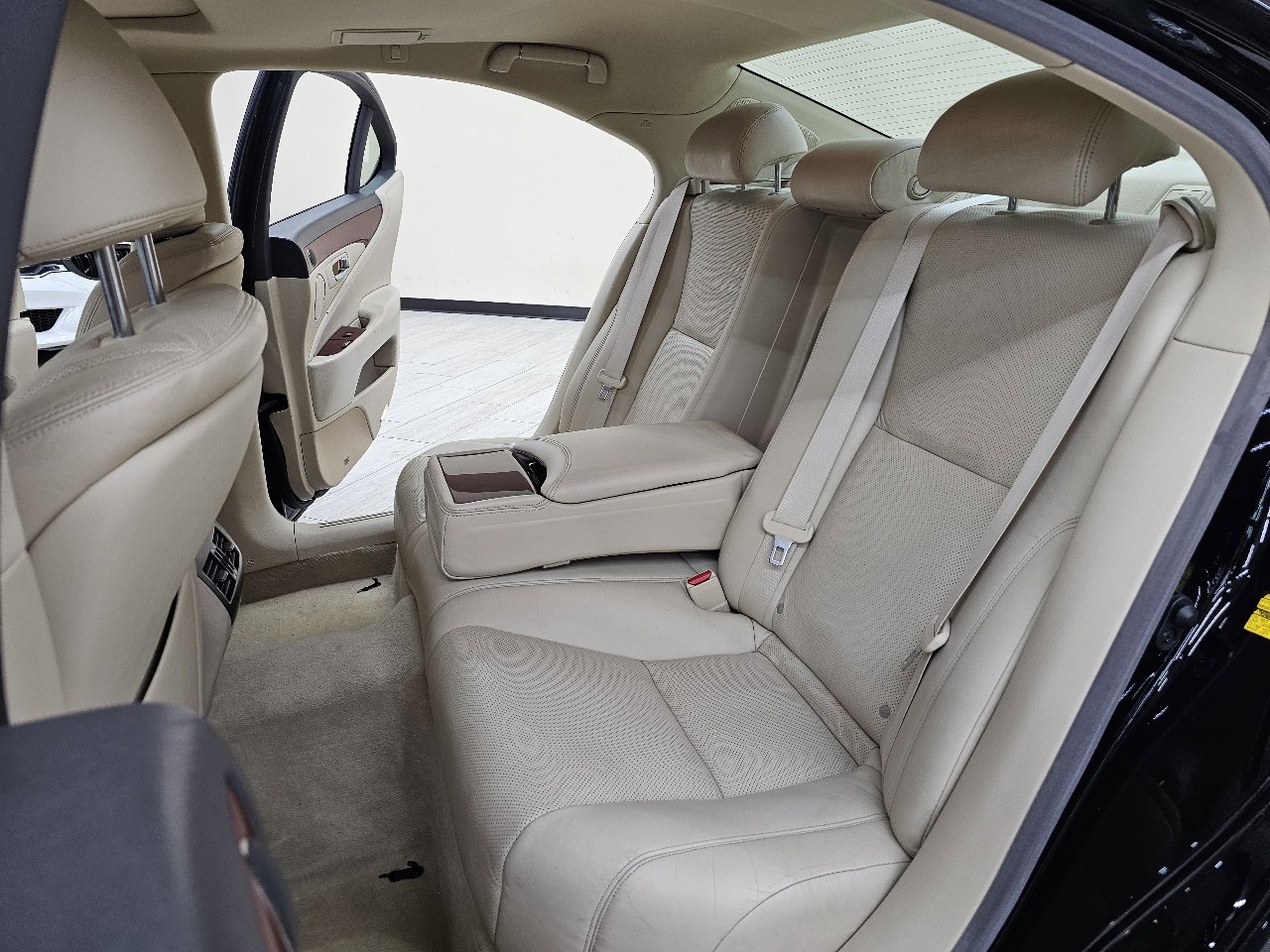 Used 2012 Lexus LS 460 Luxury image 25