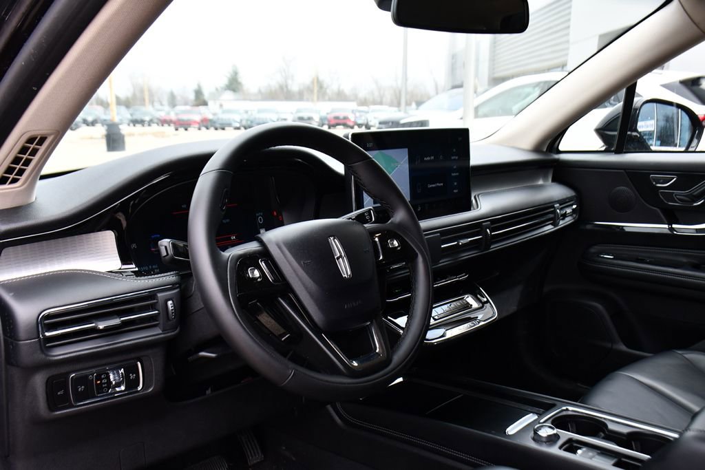 Used 2023 Lincoln Corsair AWD image 11