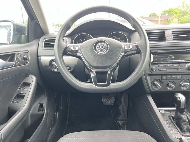 Used 2015 Volkswagen Jetta SE FWD image 13