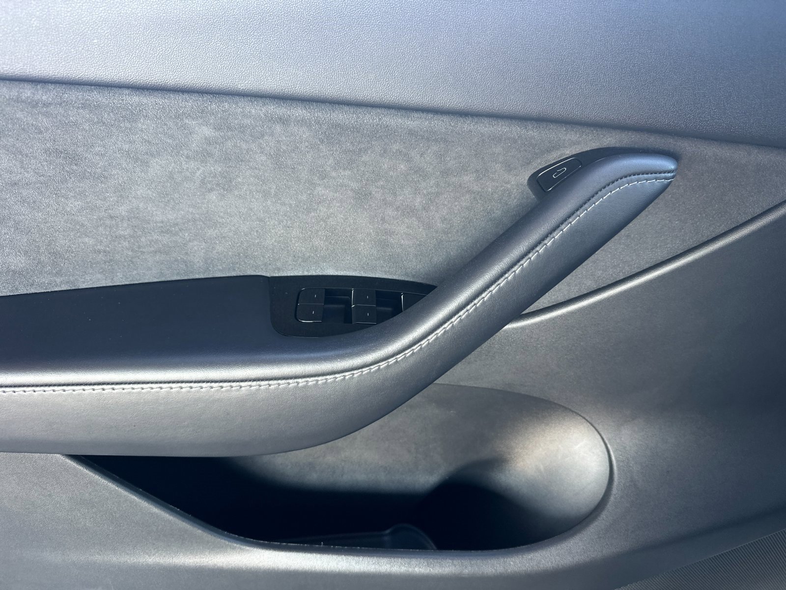 Used 2021 Tesla Model Y Standard Range image 10