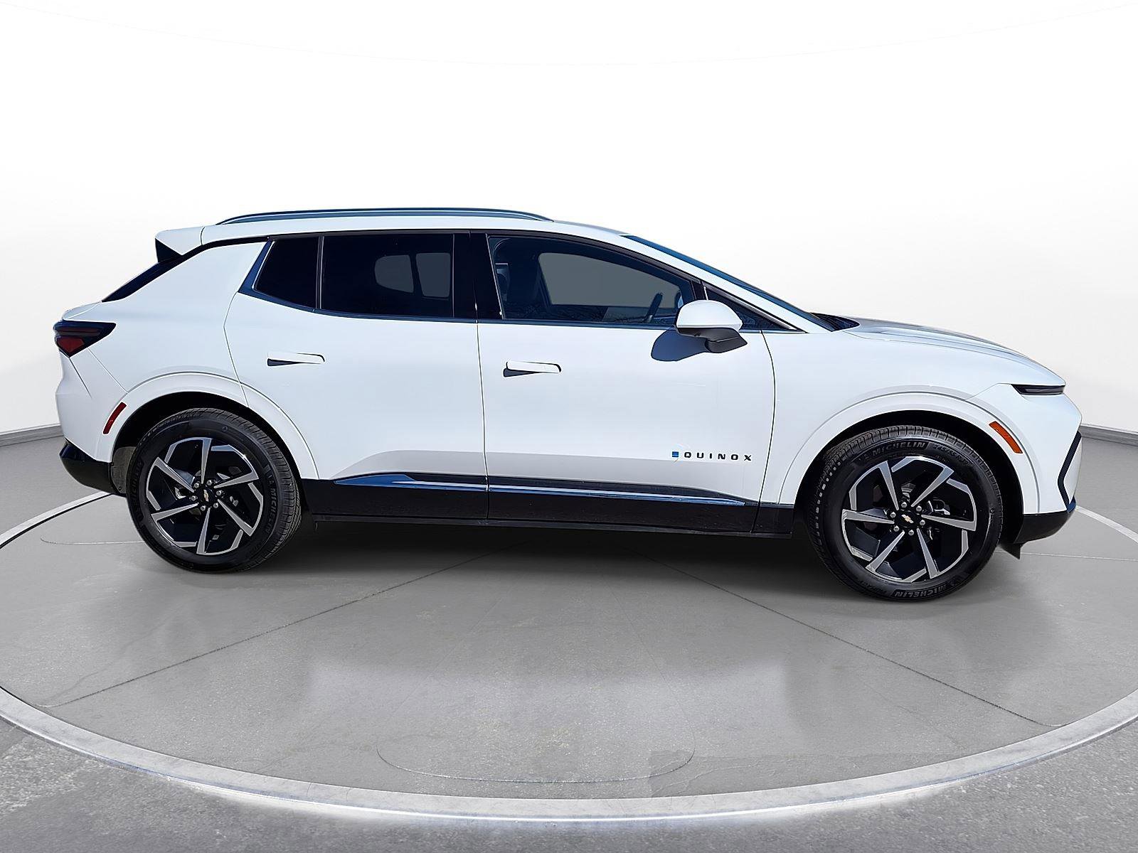 Used 2024 Chevrolet Equinox EV LT image 9