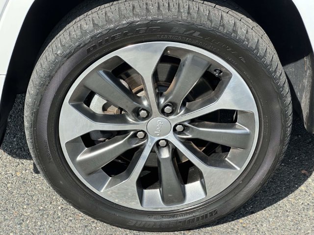 Used 2019 Jeep Cherokee Overland w/ Technology Group AWD/4WD image 8