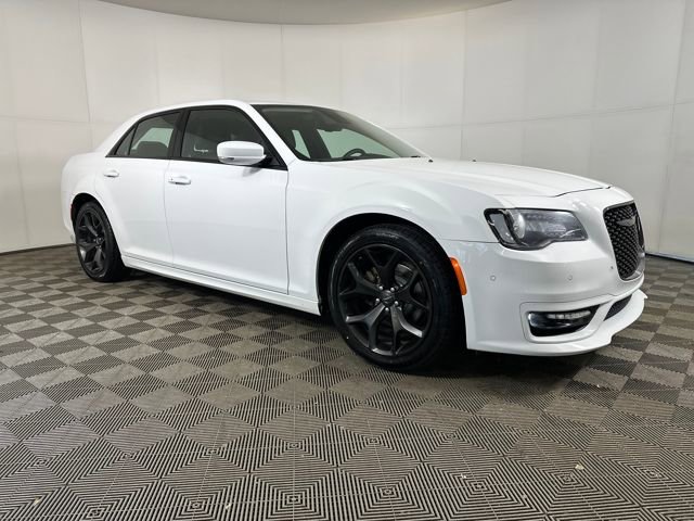 Used 2022 Chrysler 300 Touring L image 2