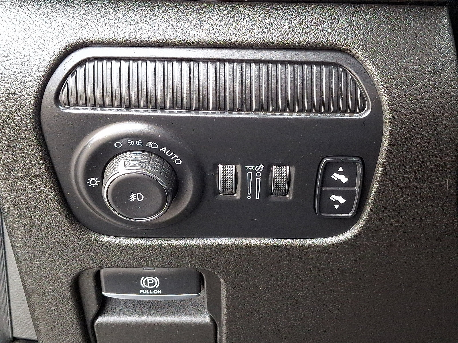 Used 2023 Jeep Wagoneer Series II w/ Premium Group I AWD/4WD image 25