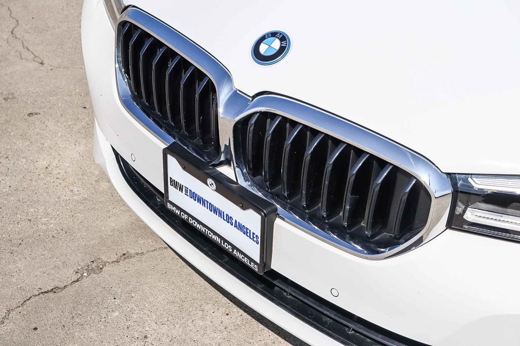 Used 2023 BMW 530e w/ Convenience Package image 8