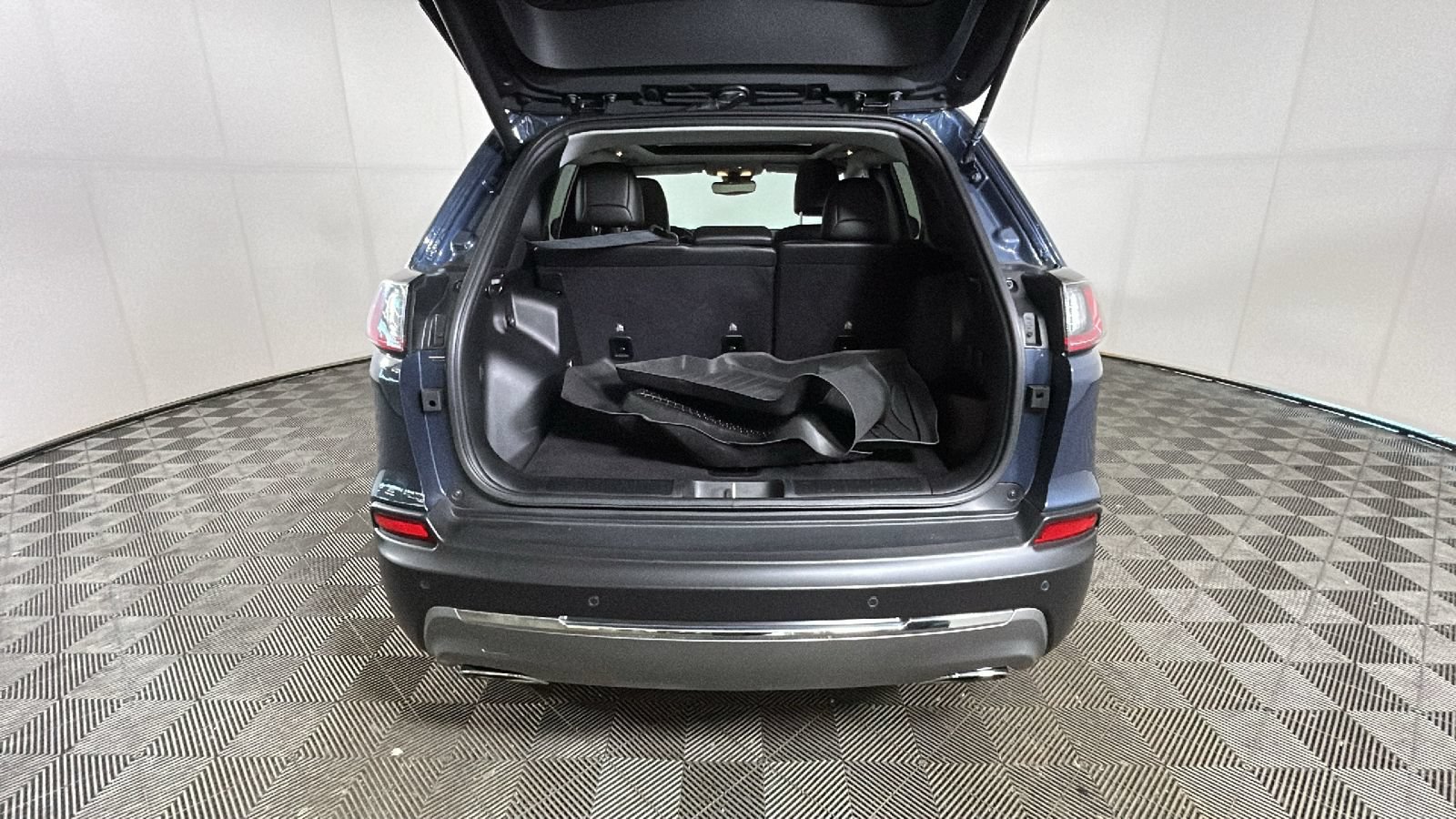 Used 2021 Jeep Cherokee Limited AWD/4WD image 31