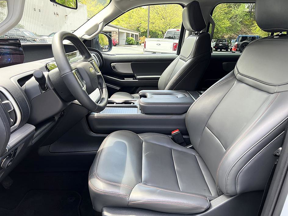 Used 2025 Ford Expedition Max Active AWD/4WD image 11