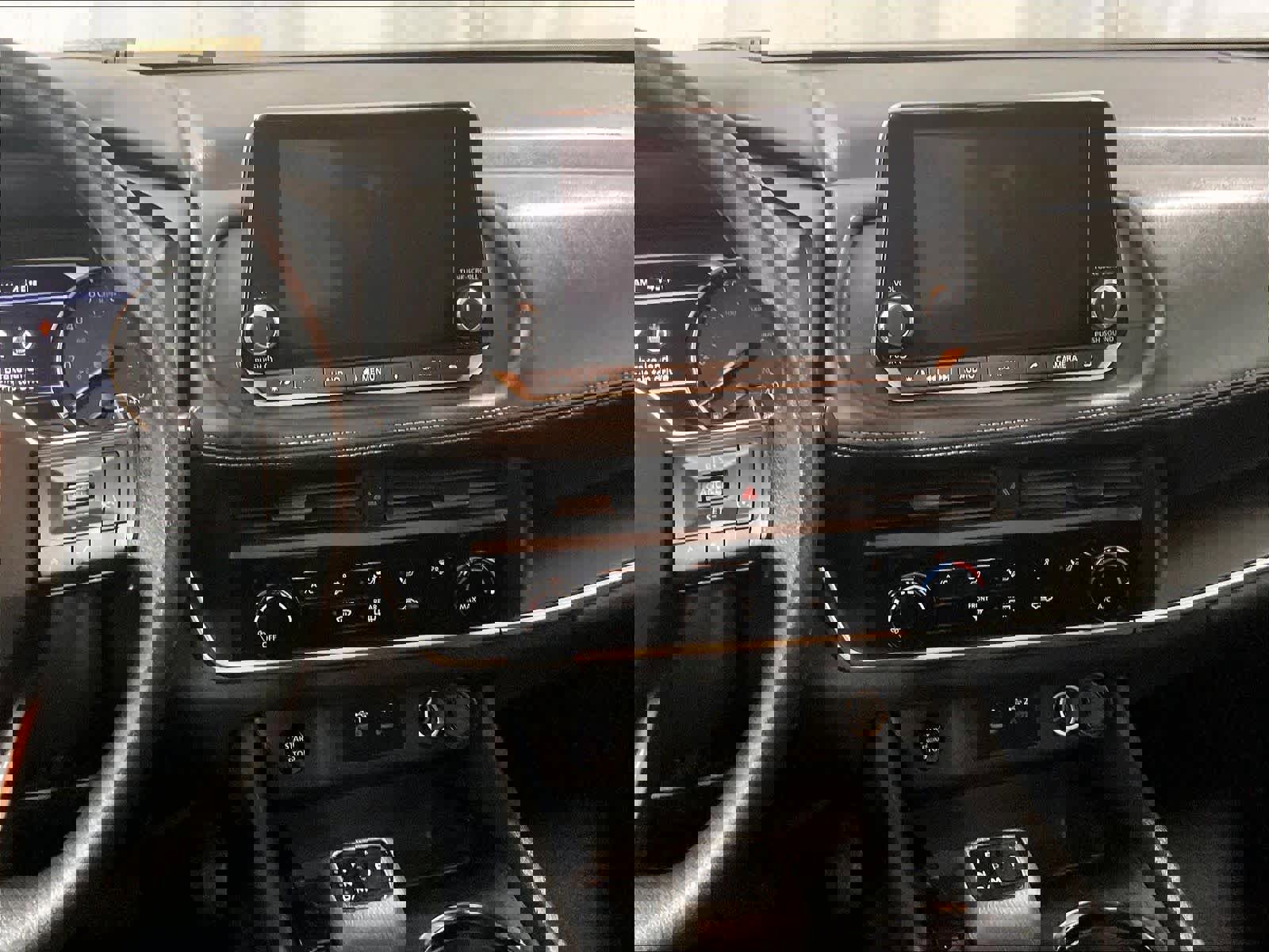 Used 2025 Nissan Rogue S image 18