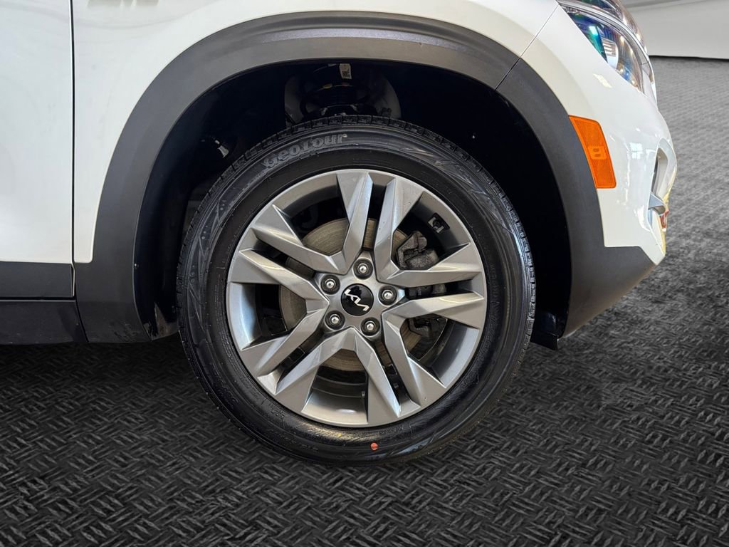 Used 2023 Kia Seltos S image 11