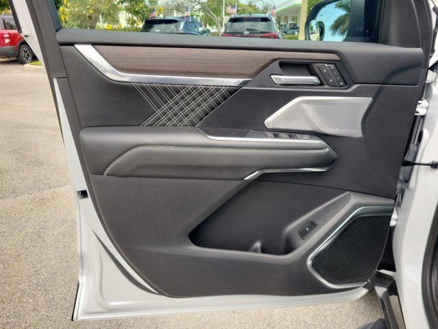 Used 2024 GMC Acadia Denali w/ Super Cruise Package image 19