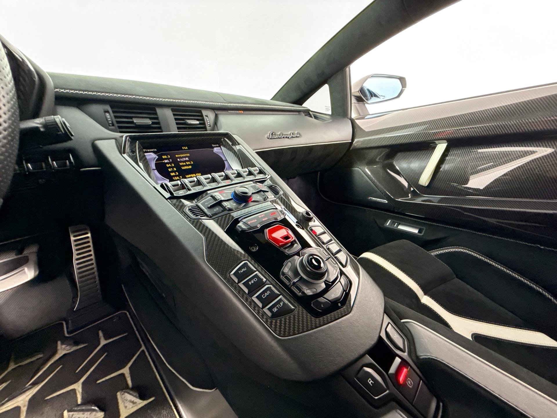 Used 2020 Lamborghini Aventador SVJ AWD/4WD image 39