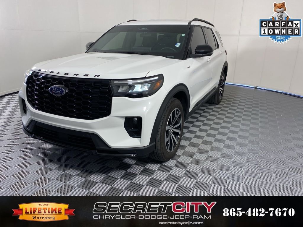 Used 2025 Ford Explorer ST-Line image 3