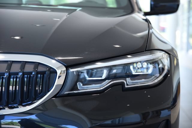 Used 2021 BMW 330i xDrive Sedan AWD/4WD image 8