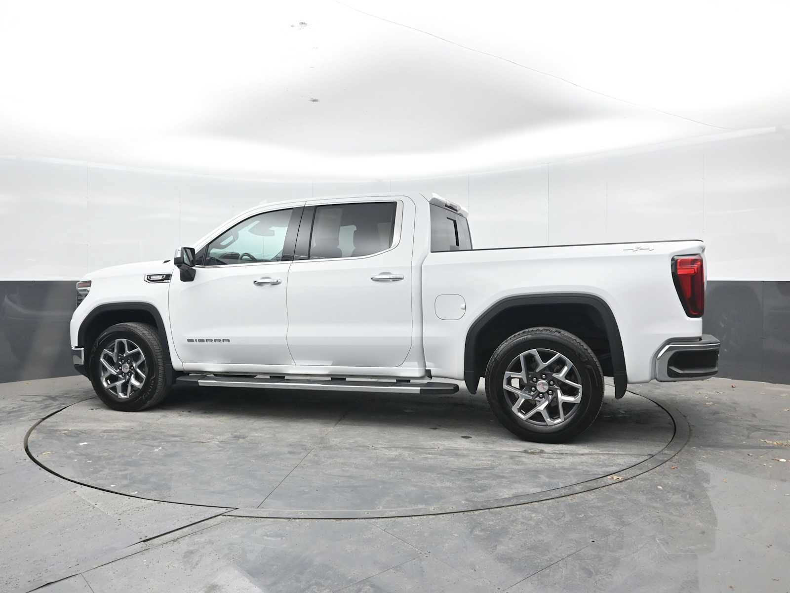 Used 2024 GMC Sierra 1500 SLT w/ SLT Premium Plus Package AWD/4WD image 3