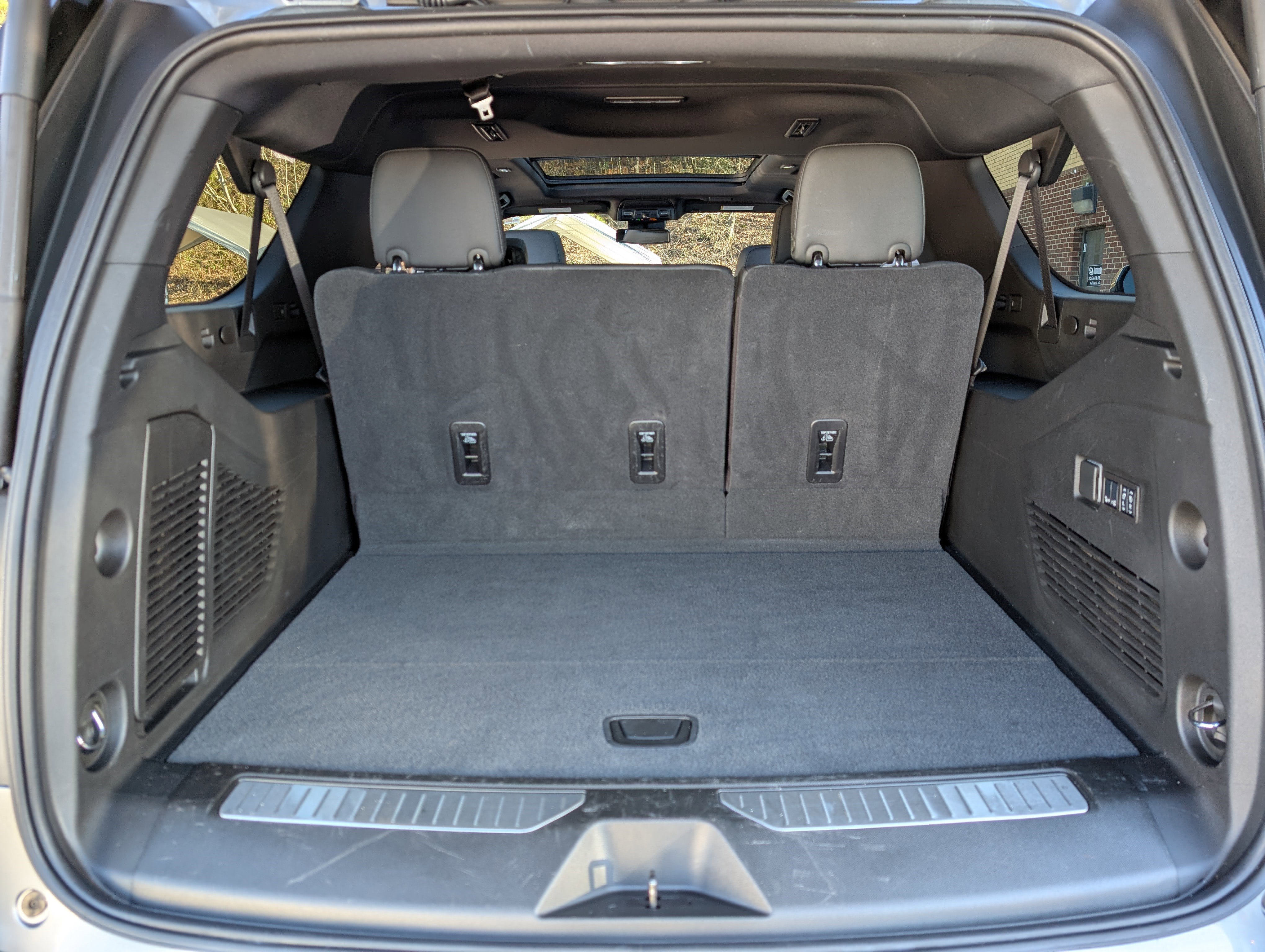 Used 2025 Chevrolet Suburban Z71 w/ Comfort Package image 20