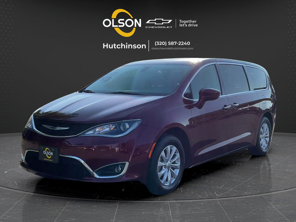 Used 2019 Chrysler Pacifica Touring Plus w/ Cold Weather Group FWD image 2