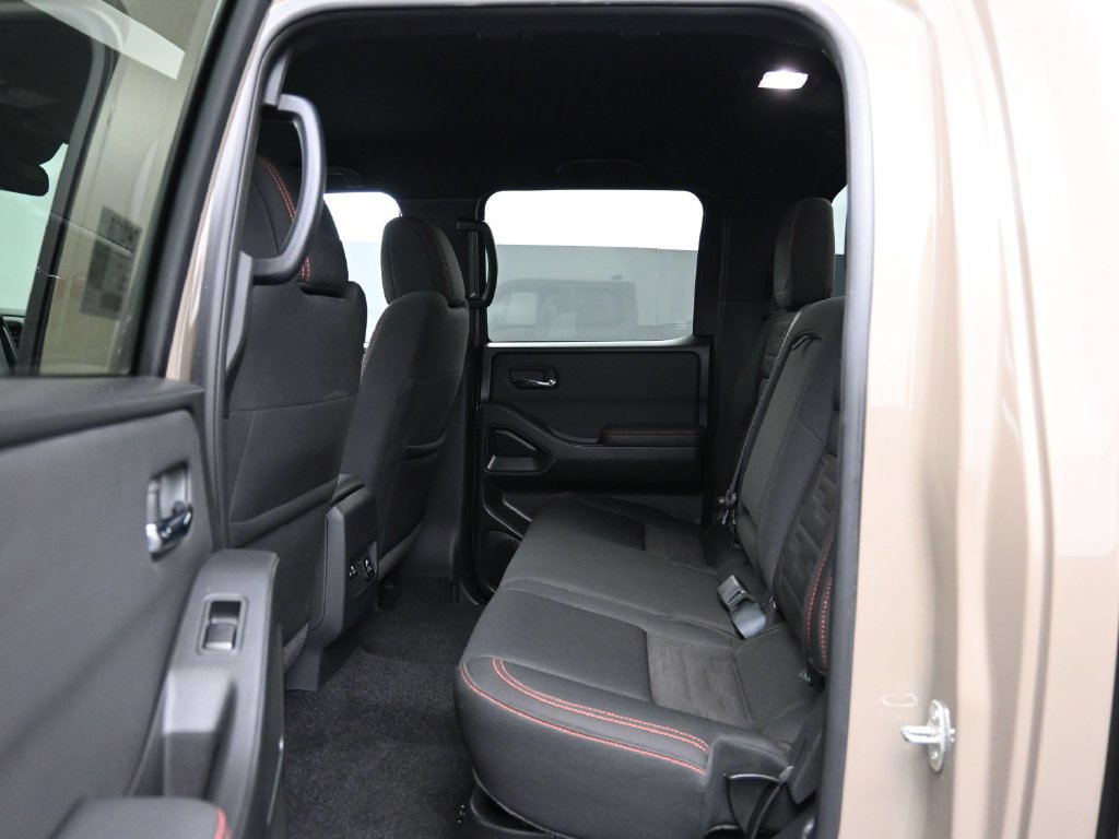 Used 2022 Nissan Frontier PRO-4X AWD/4WD image 16