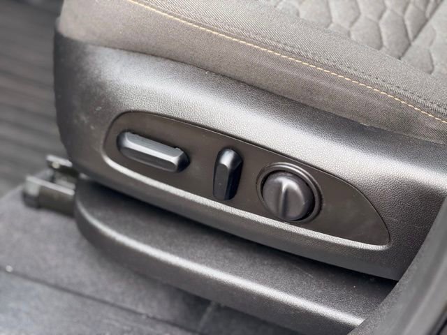 Used 2019 Chevrolet Equinox LT w/ Driver Convenience Package image 8