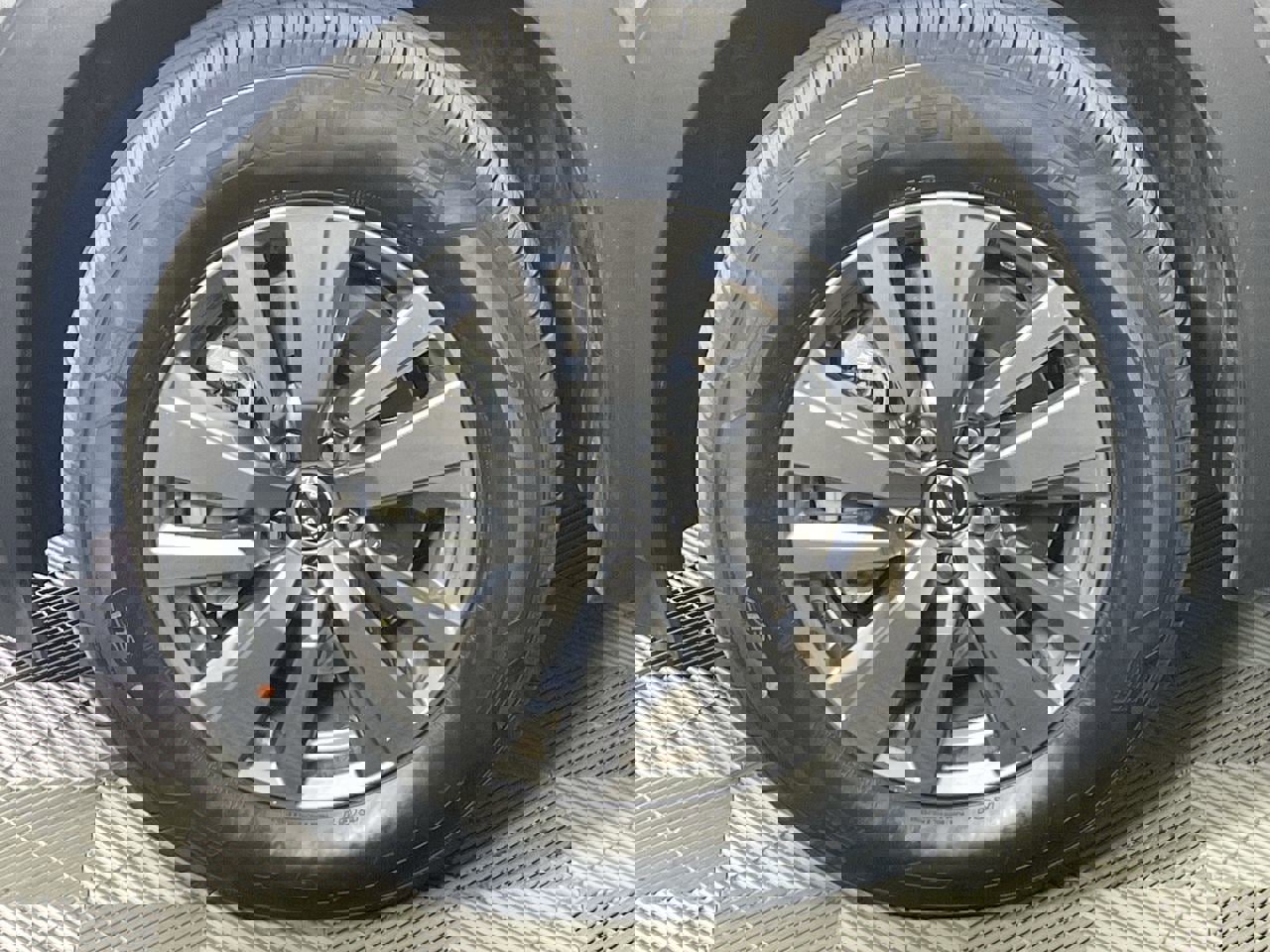 Used 2025 Nissan Pathfinder SV image 9