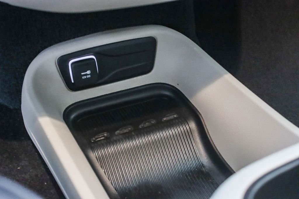 Used 2024 Chrysler Pacifica Select image 35