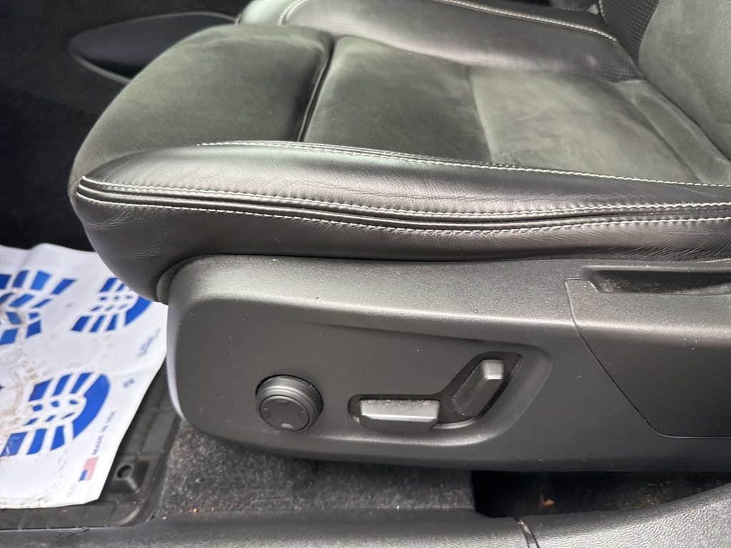 Used 2019 Volvo XC40 T5 R-Design image 12