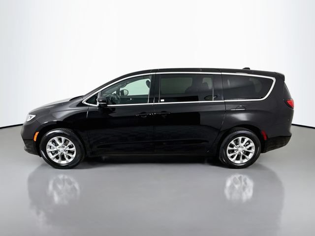 Used 2026 Chrysler Pacifica Select AWD/4WD image 4