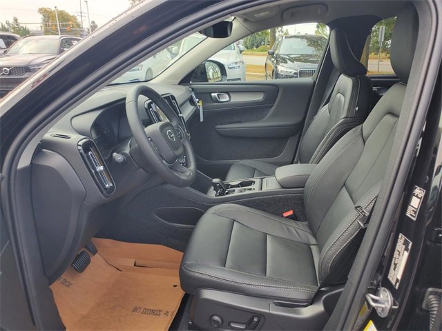 New 2026 Volvo XC40 B5 Core w/ Climate Package image 13