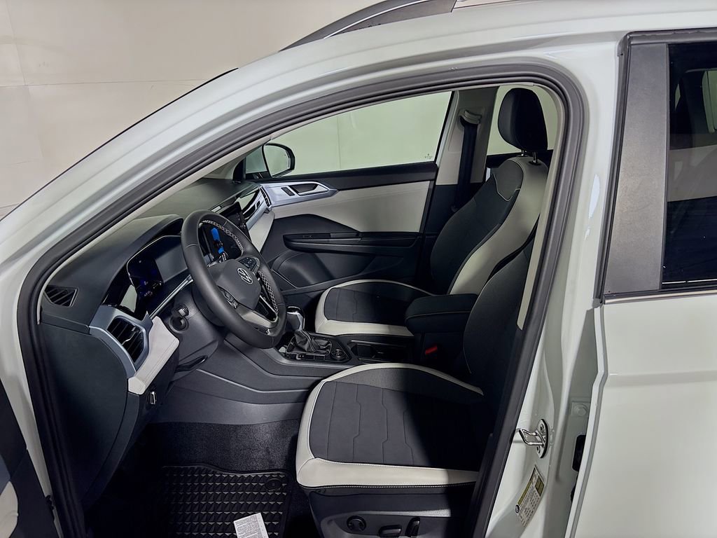 New 2025 Volkswagen Taos SE image 11