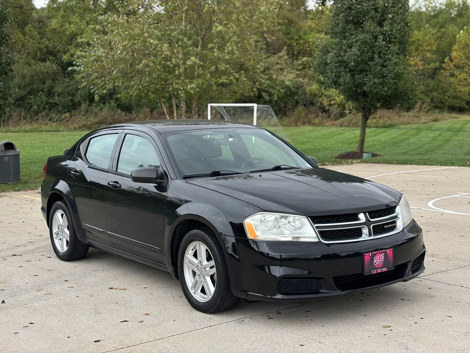 Used 2012 Dodge Avenger SXT FWD image 3