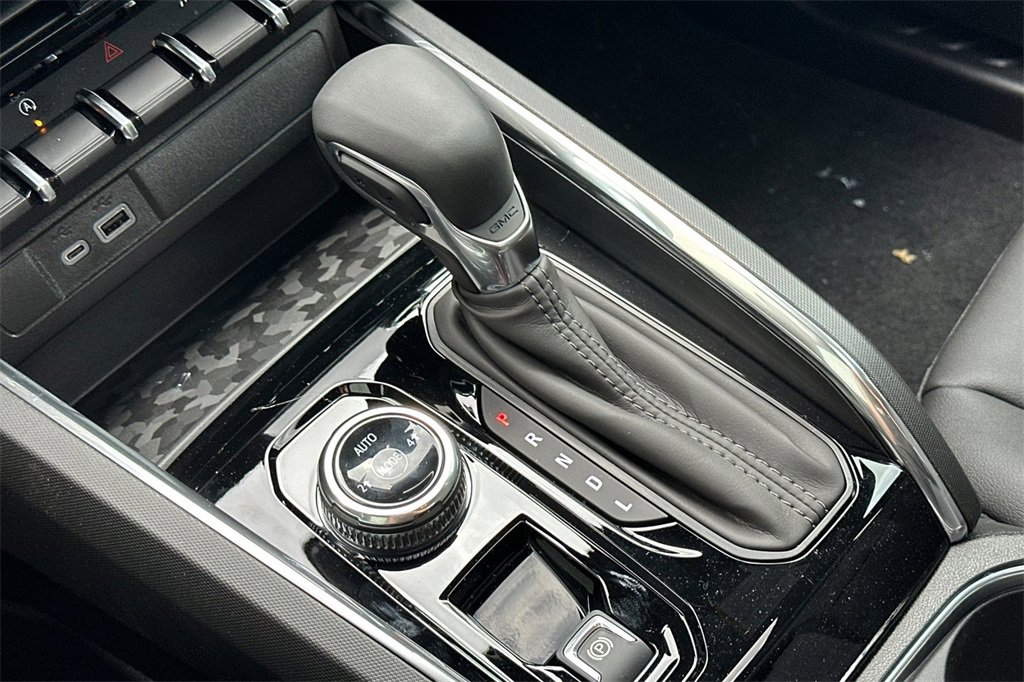 New 2025 GMC Canyon Elevation w/ Convenience Package image 18