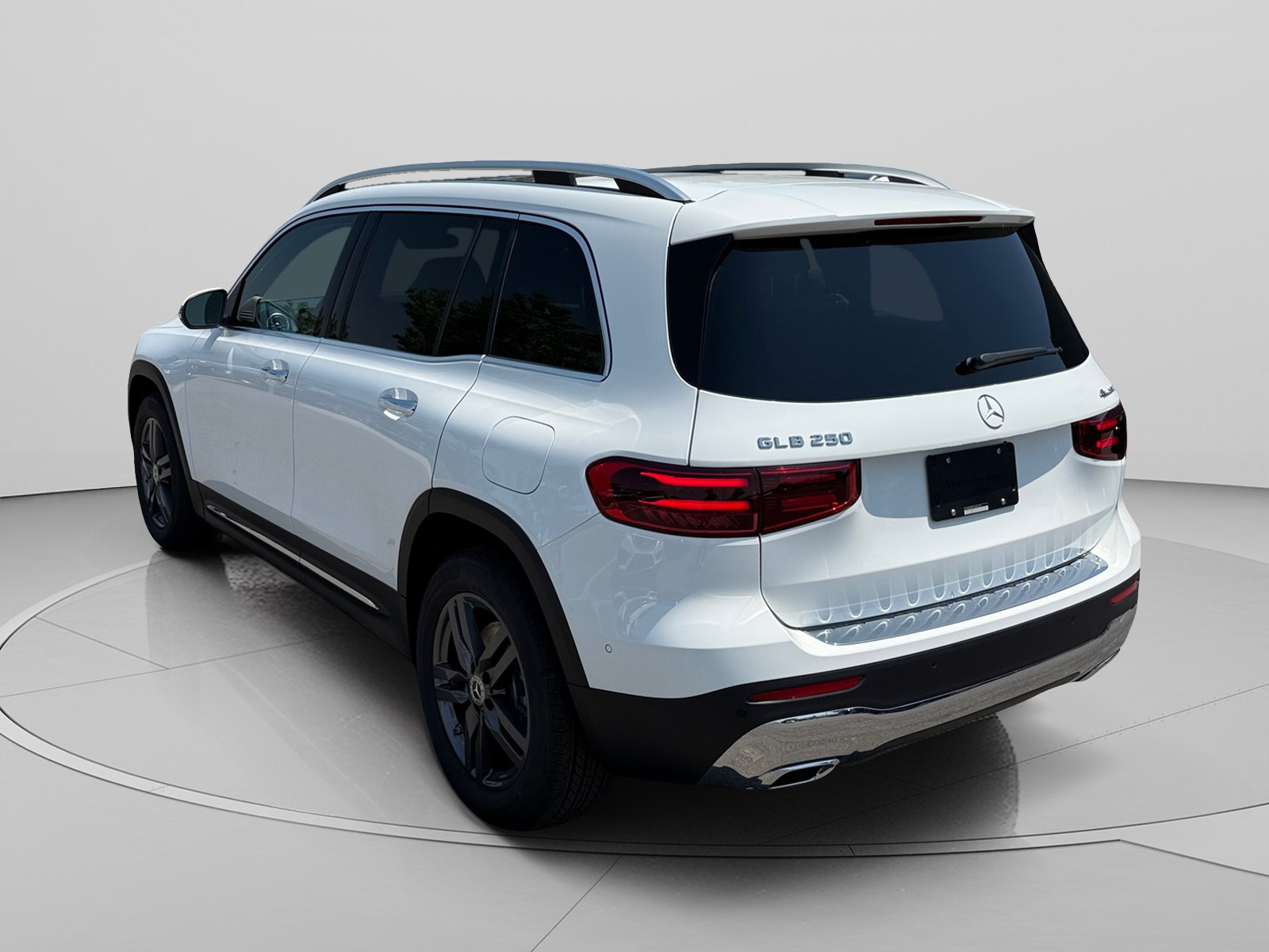 New 2026 Mercedes-Benz GLB 250 4MATIC image 3