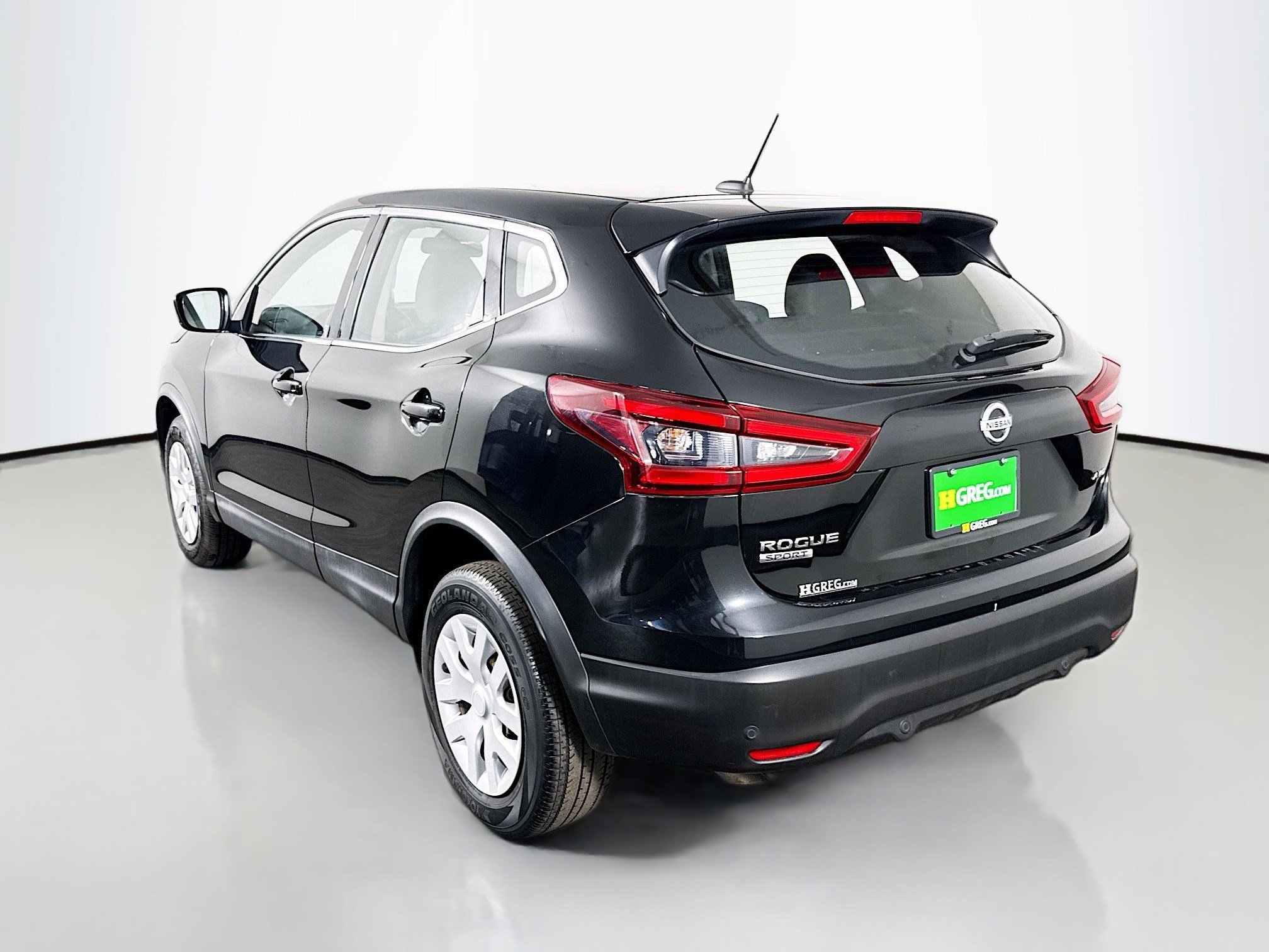 Used 2020 Nissan Rogue Sport S image 7