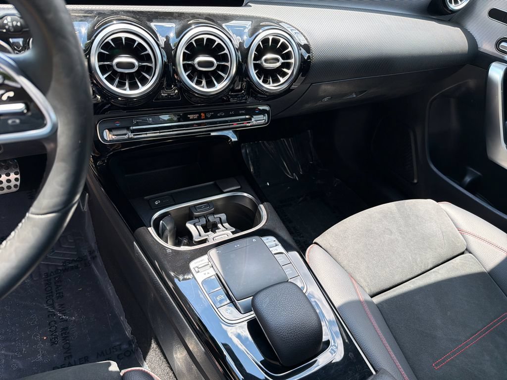 Used 2020 Mercedes-Benz CLA 250 image 30