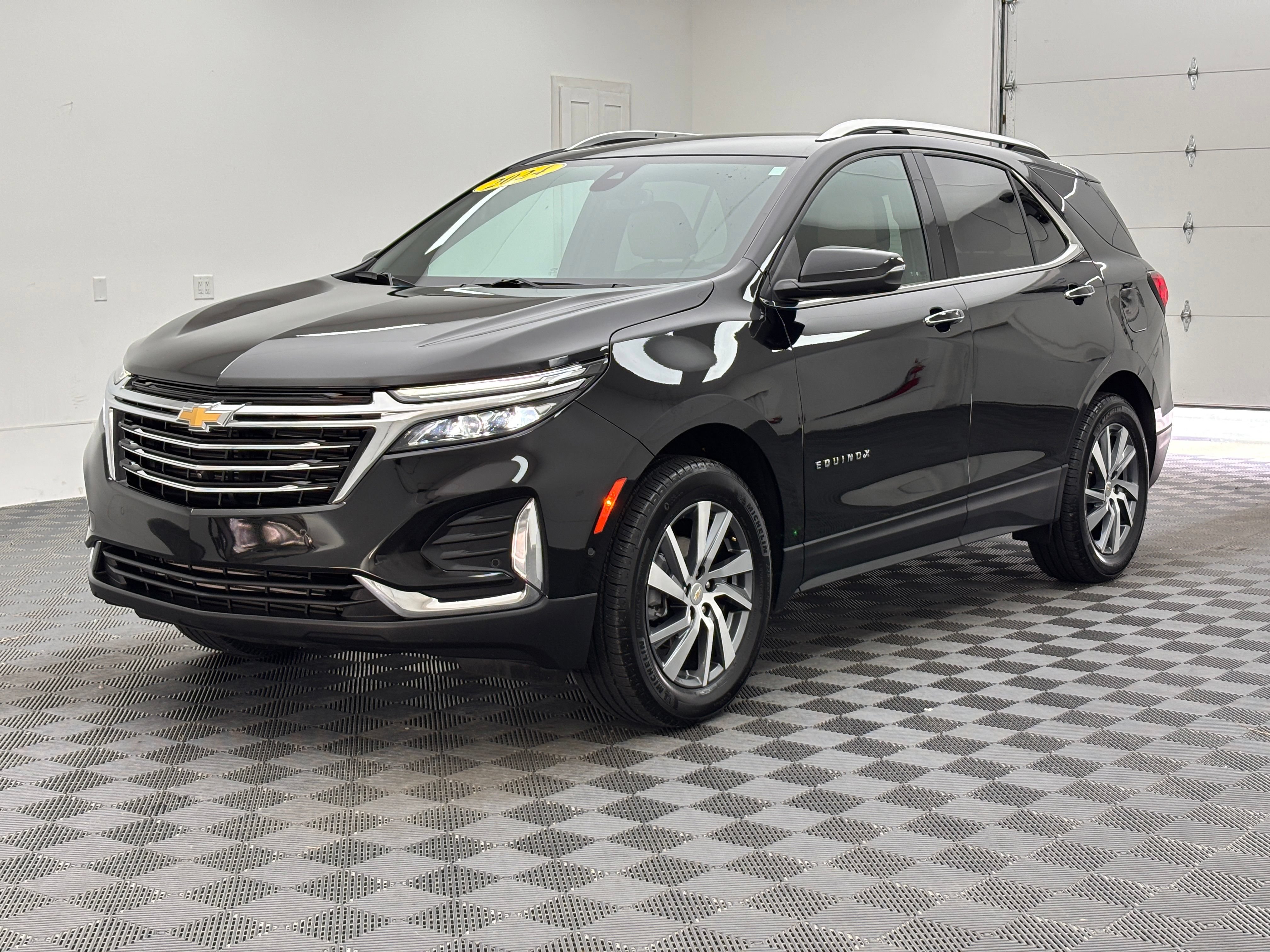 Used 2024 Chevrolet Equinox Premier AWD/4WD image 2