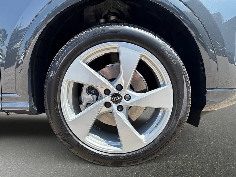 Certified 2025 Audi Q5 Premium Plus w/ Premium Plus AWD/4WD image 8