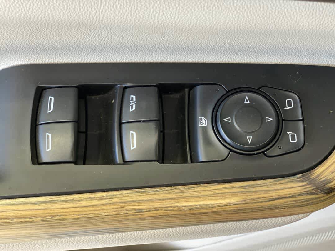 Used 2019 GMC Acadia Denali w/ Technology Package AWD/4WD image 16