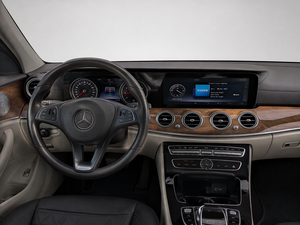 Used 2017 Mercedes-Benz E 300 4MATIC image 22