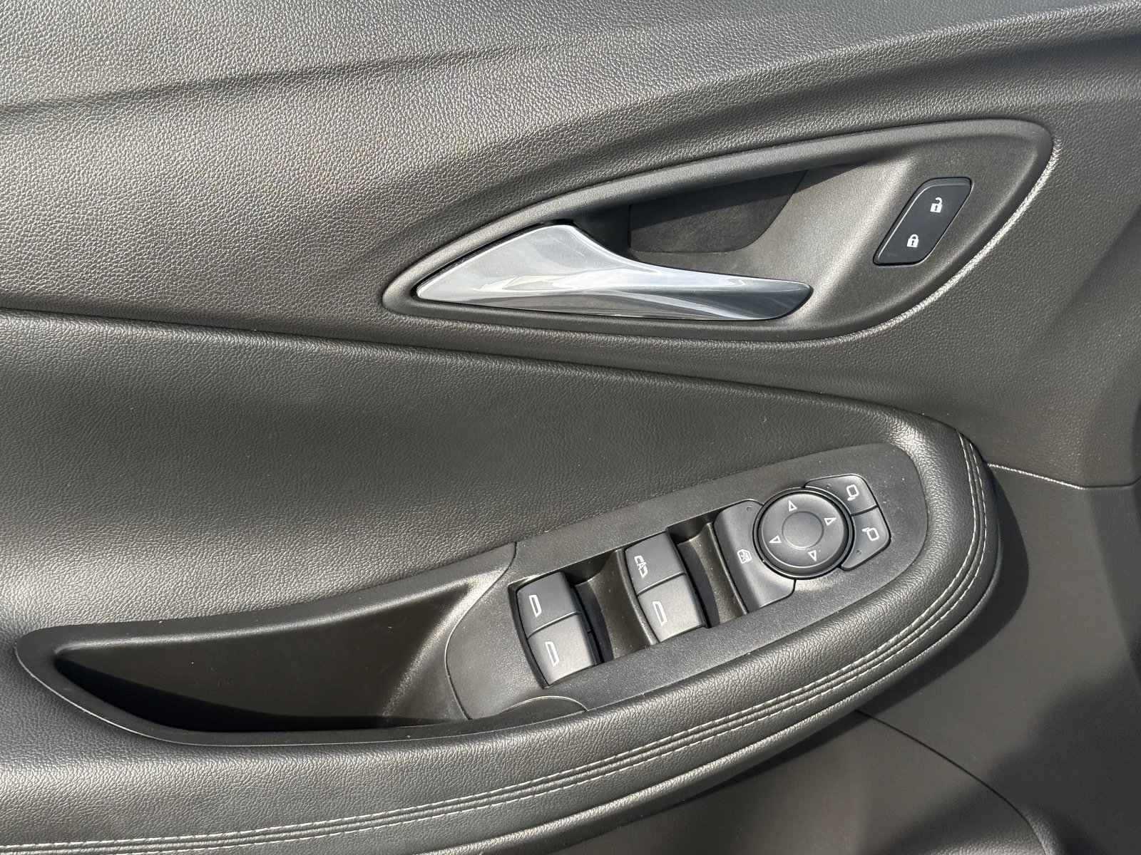 Used 2022 Buick Encore GX Select w/ Advanced Technology Package image 18