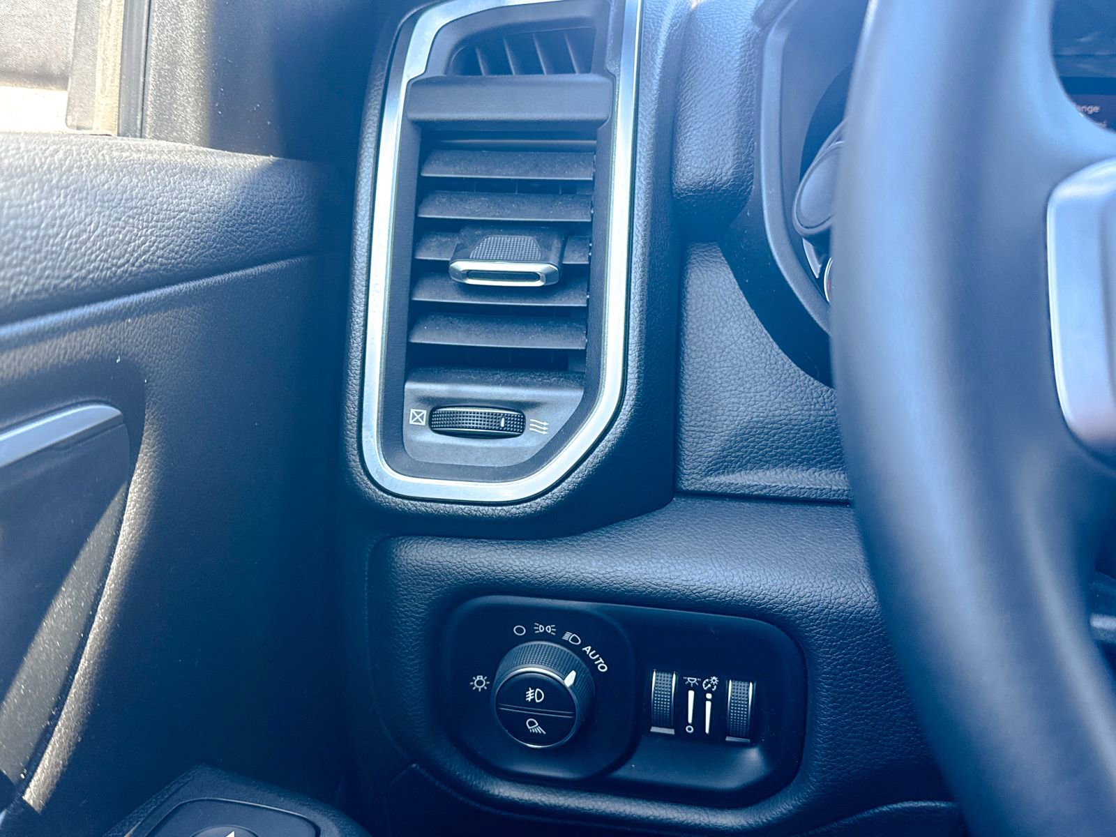 Used 2025 RAM 1500 Big Horn image 37