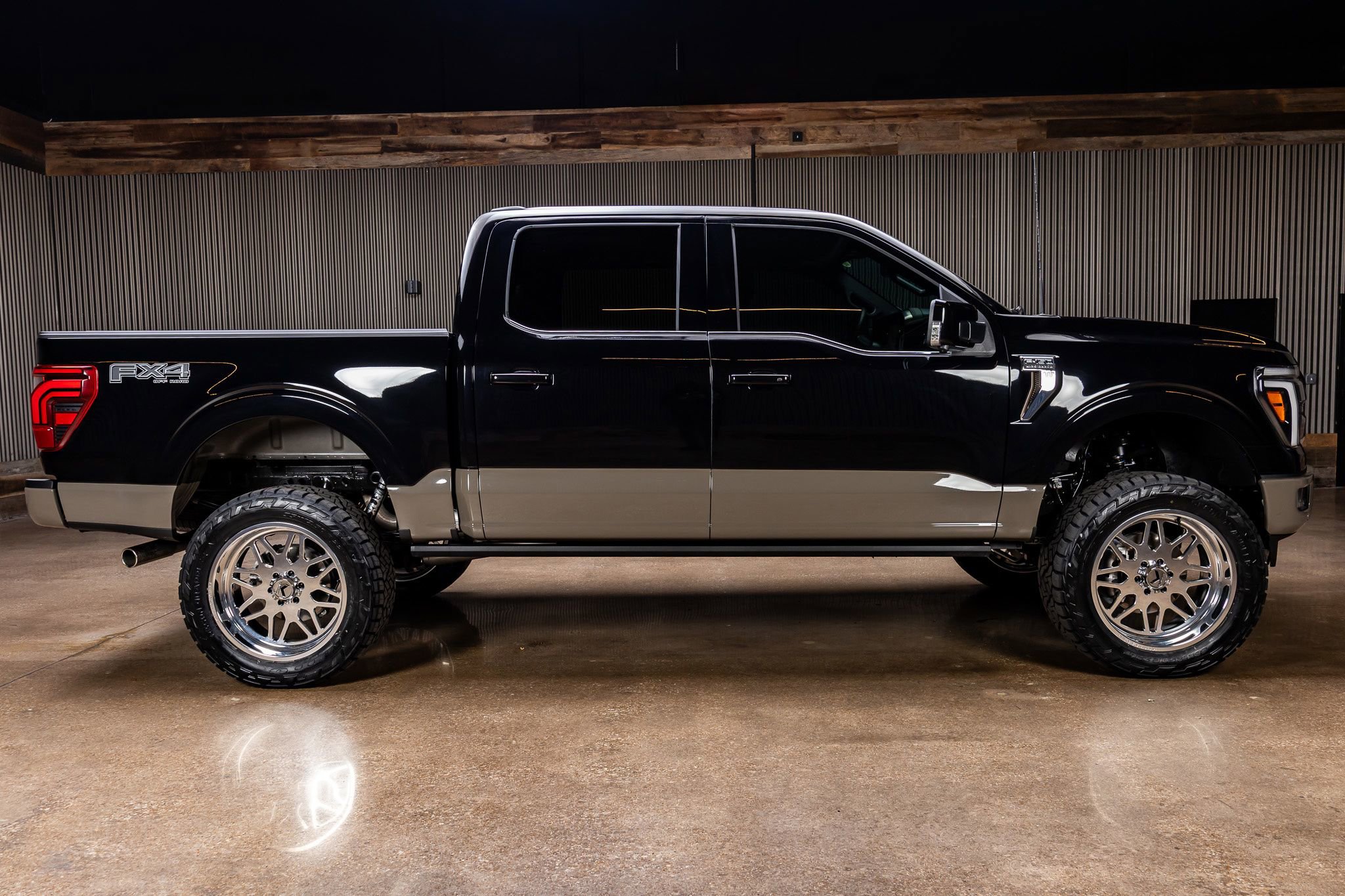 Used 2025 Ford F150 King Ranch w/ FX4 Off-Road Package image 11