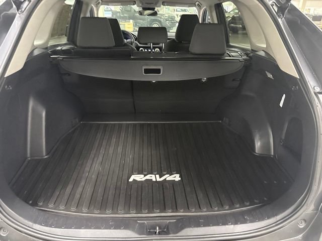 Used 2020 Toyota RAV4 XLE AWD/4WD image 12