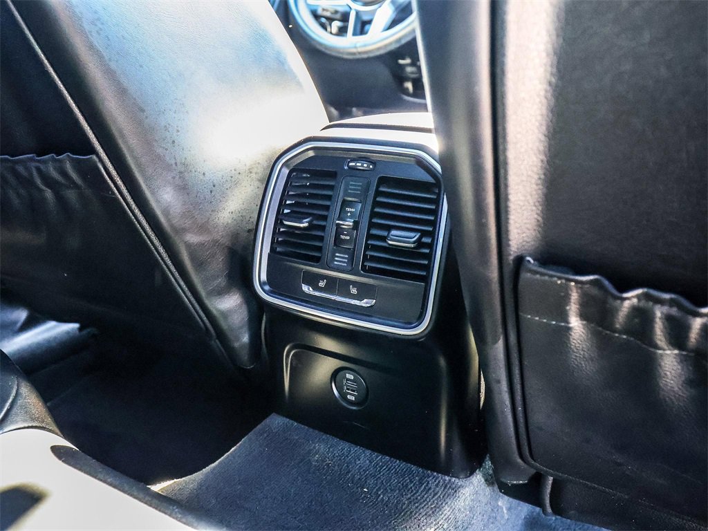 Used 2018 Porsche Macan Base image 24