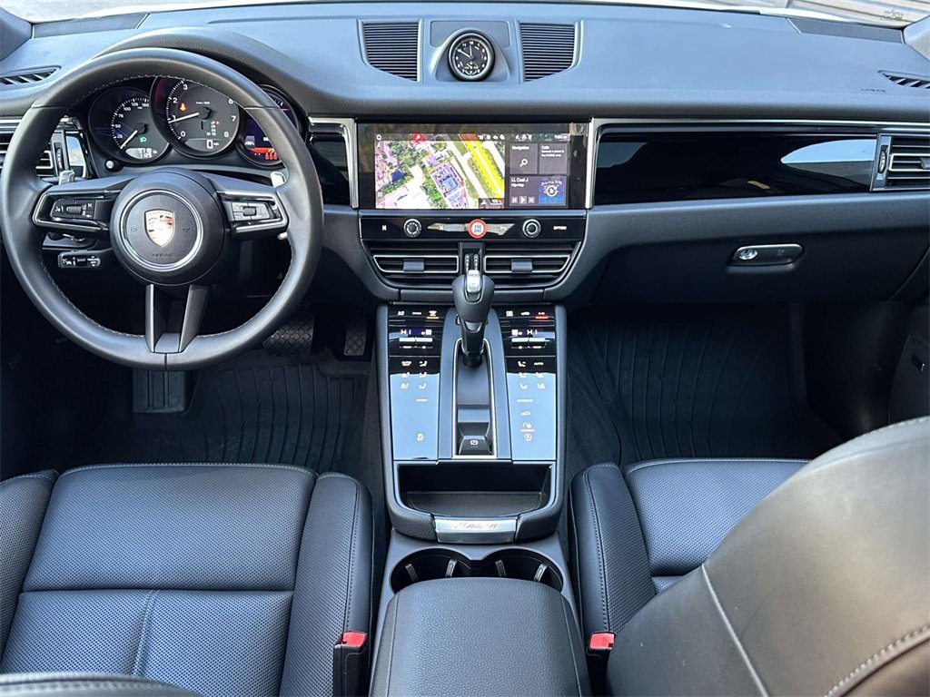 Used 2025 Porsche Macan image 14