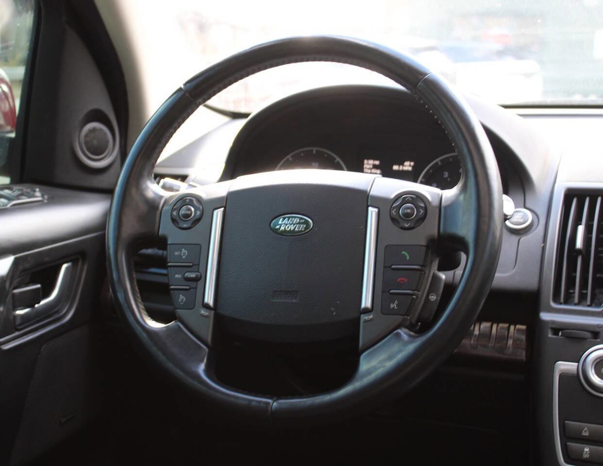 Used 2014 Land Rover LR2 HSE image 19