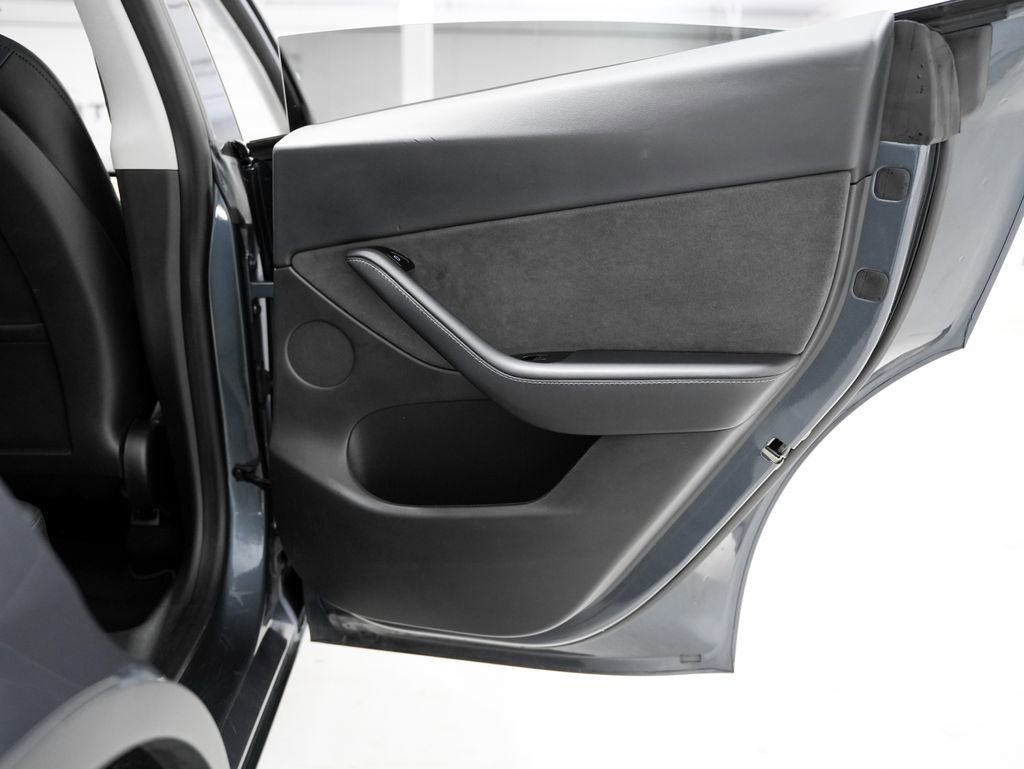 Used 2020 Tesla Model Y Long Range image 36