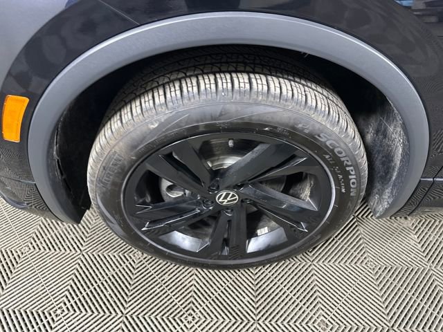 Used 2024 Volkswagen Tiguan SE R-Line image 10